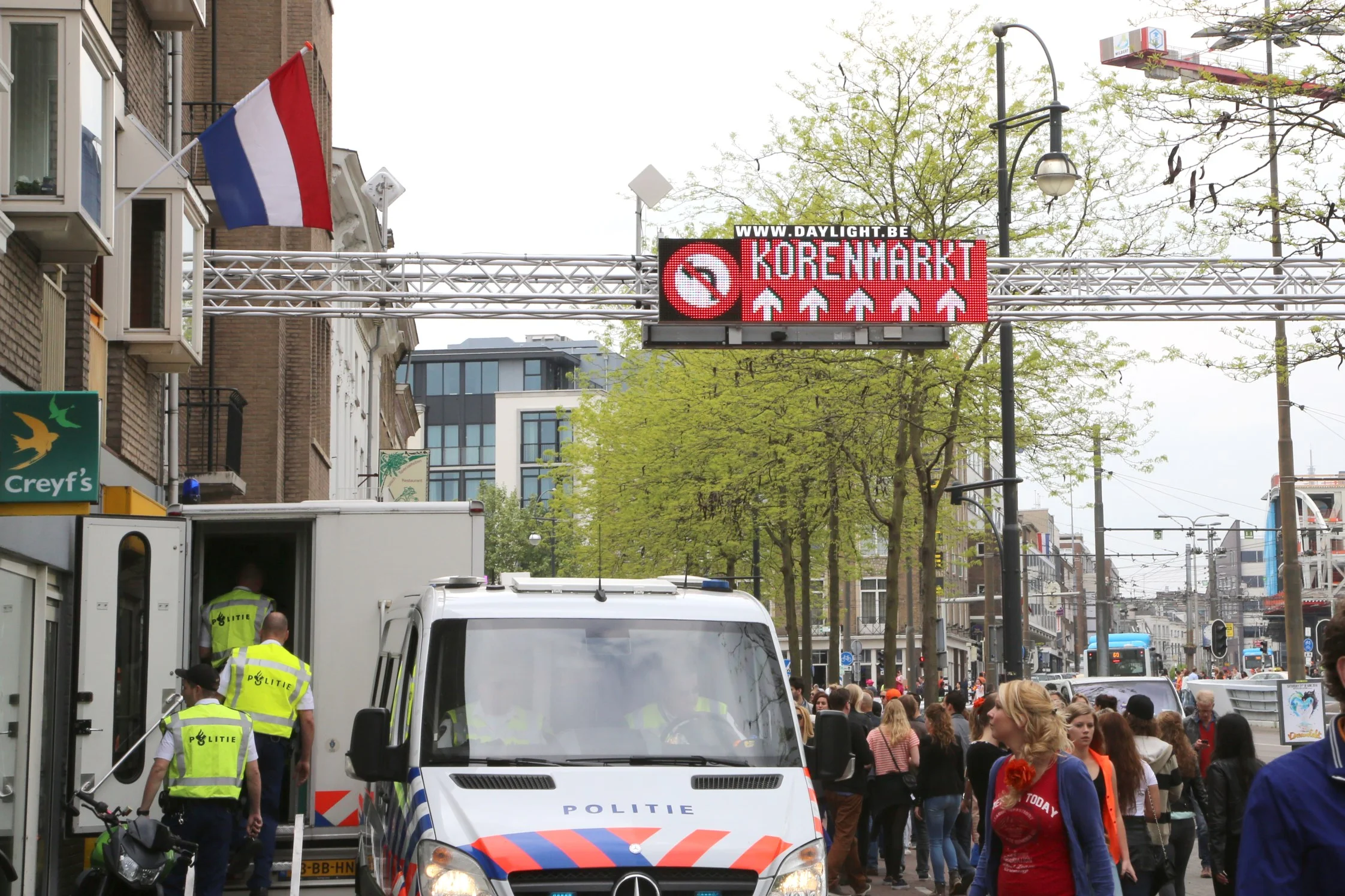 Koningsdag Arnhem - 16 LED-displays voor stadsbrede publieksstroomsturing